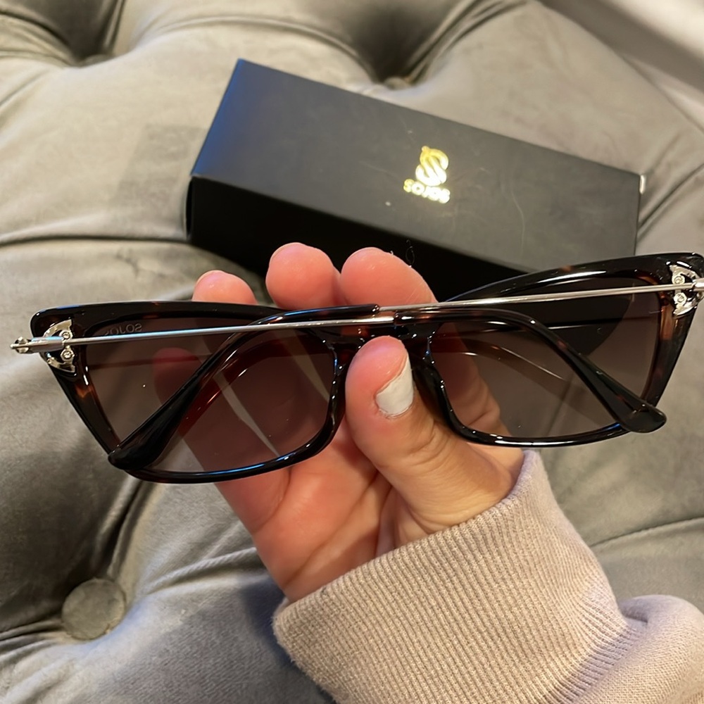 SOJOS Women's Cat Eye Sunglasses in Tortoiseshell Brown - Picture 2 of 5